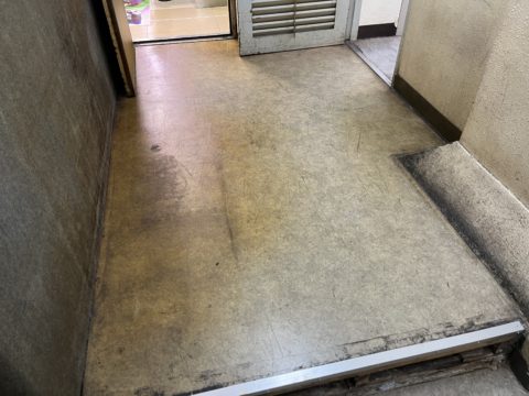 東京都北区店舗床スロープ化工事